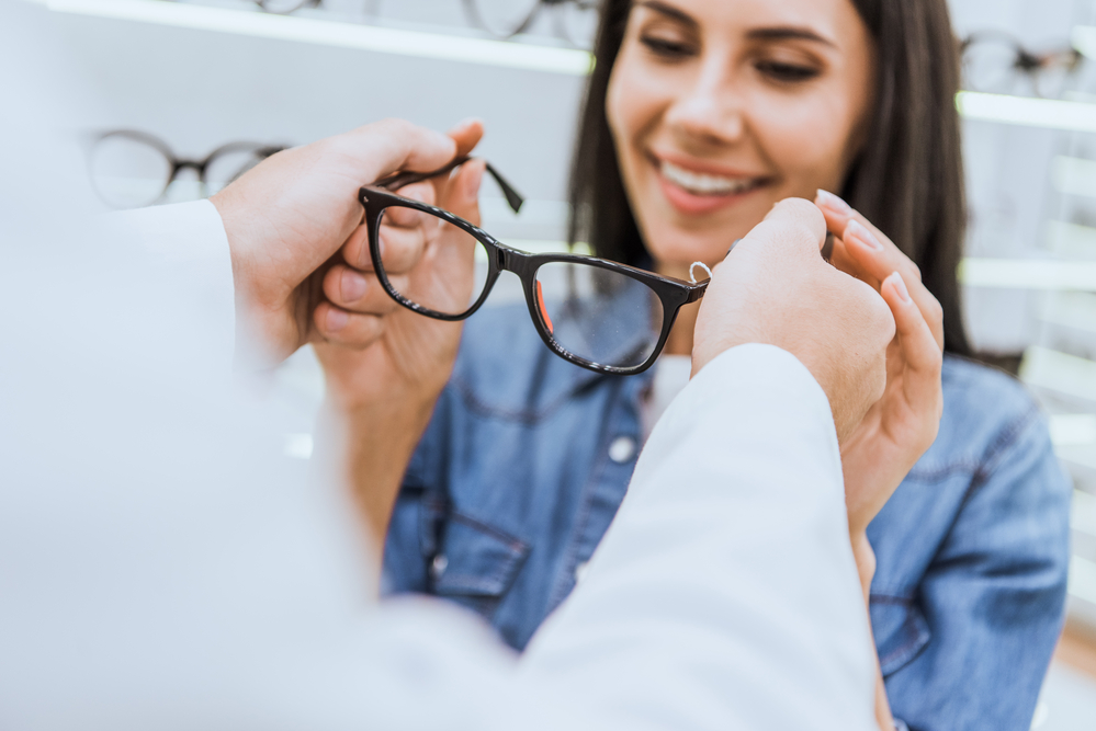Companies eyeglasses opticians oculist optics maintenance eyewear repairs eyeglass slipping mowen lunettes optician dissolve inlet cook